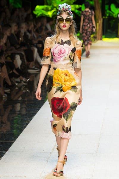 dolce gabbana vestito rose rosse